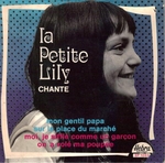La petite Lily - Sur la place du marché